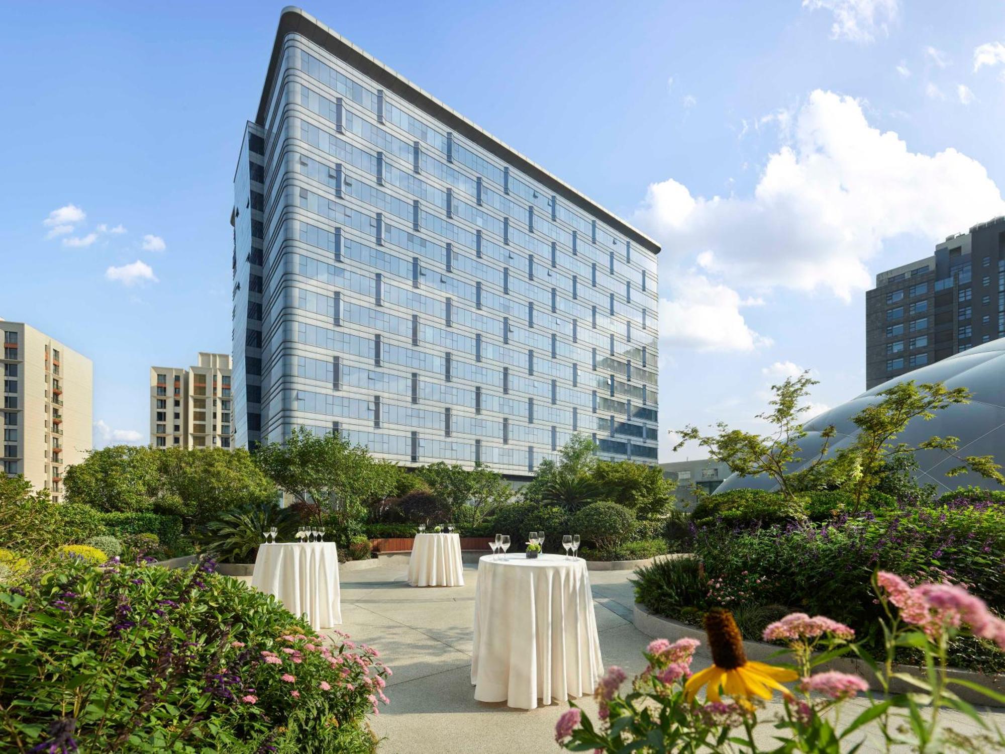 Hilton Shanghai Hongqiao Exterior foto